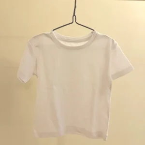 T-shirt con inserti